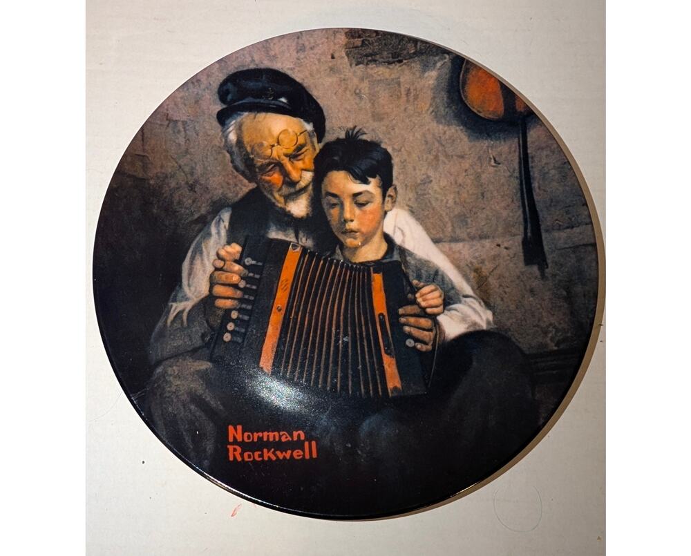 1981 Norman Rockwell "The Music Maker" Collectible Plate Knowles Heritage #15418
